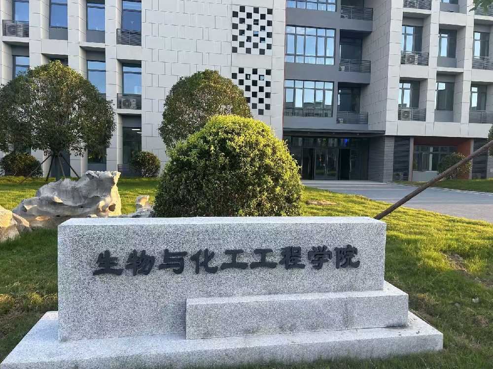 永丰县扬州职业大学体育场高杆灯项目